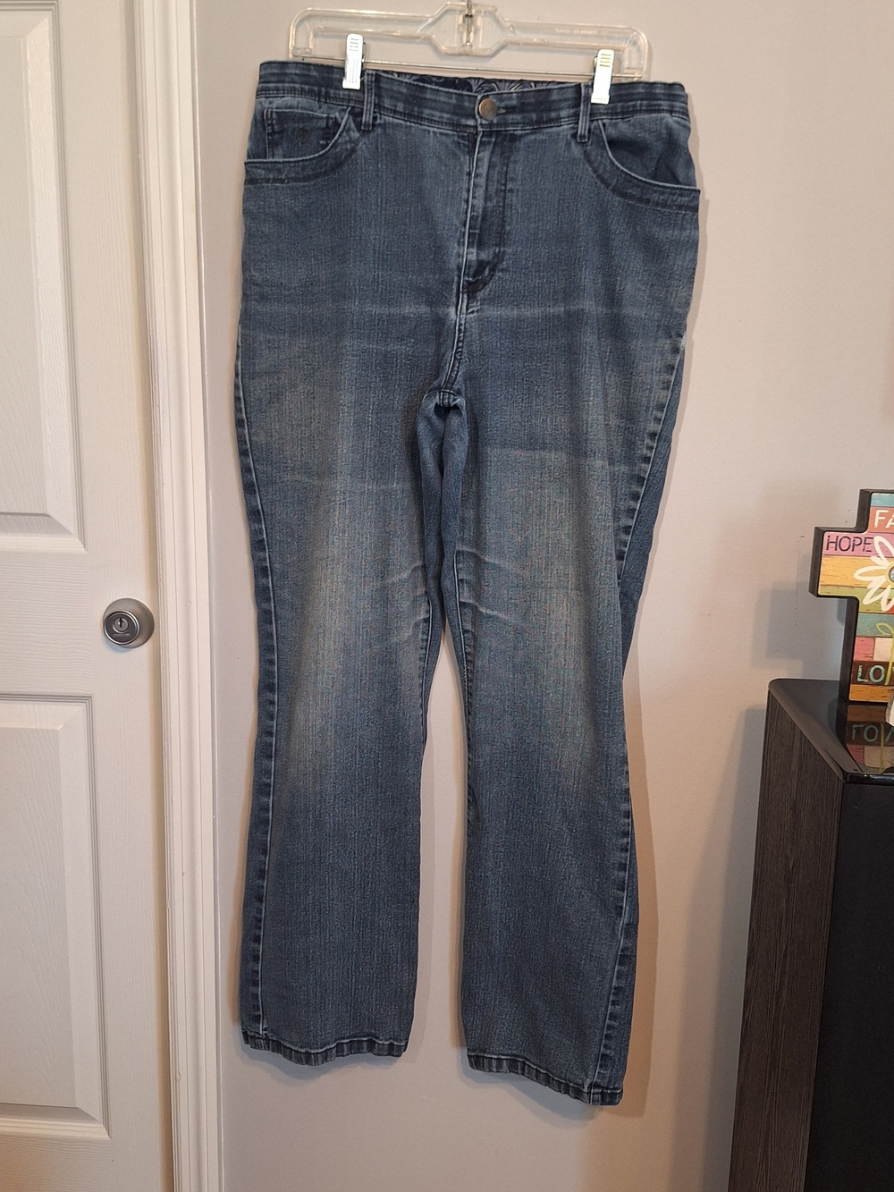 Gloria Vanderbilt Straight Leg Denim Jeans in Medium Blue Wash